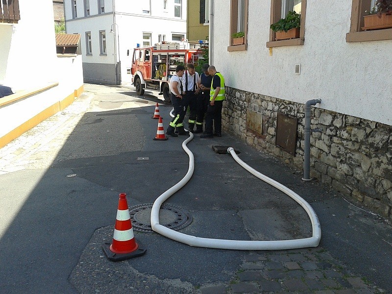 Wasser im Keller / Grundwasser durch Hochwasser erhöht / 1 Tauchpumpe ...