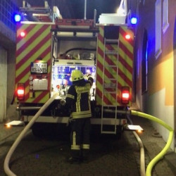 Rauchentwicklung aus Gebäude